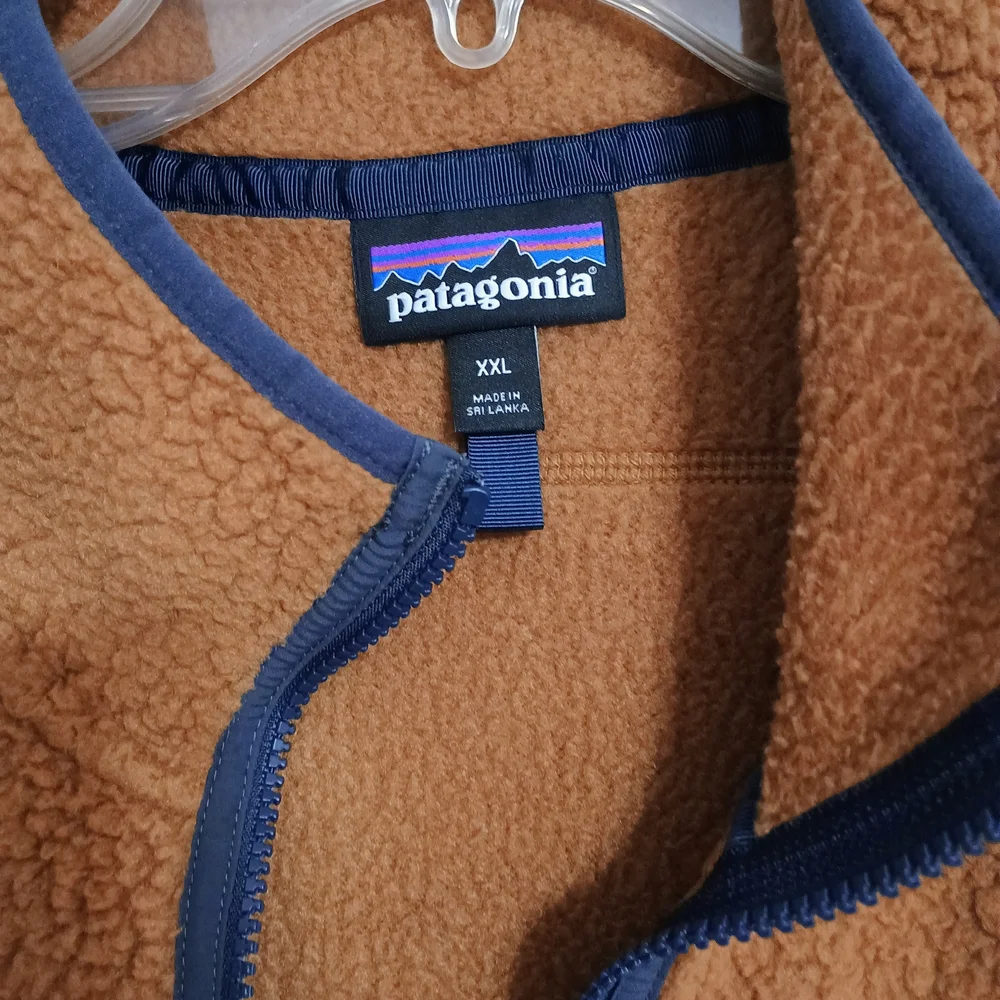 Patagonia Men's Rust Fleece Vest - Picture 2 of 2